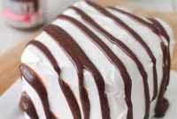 How to Make an Ice Cream Sandwich Cake (Video Tutorial)