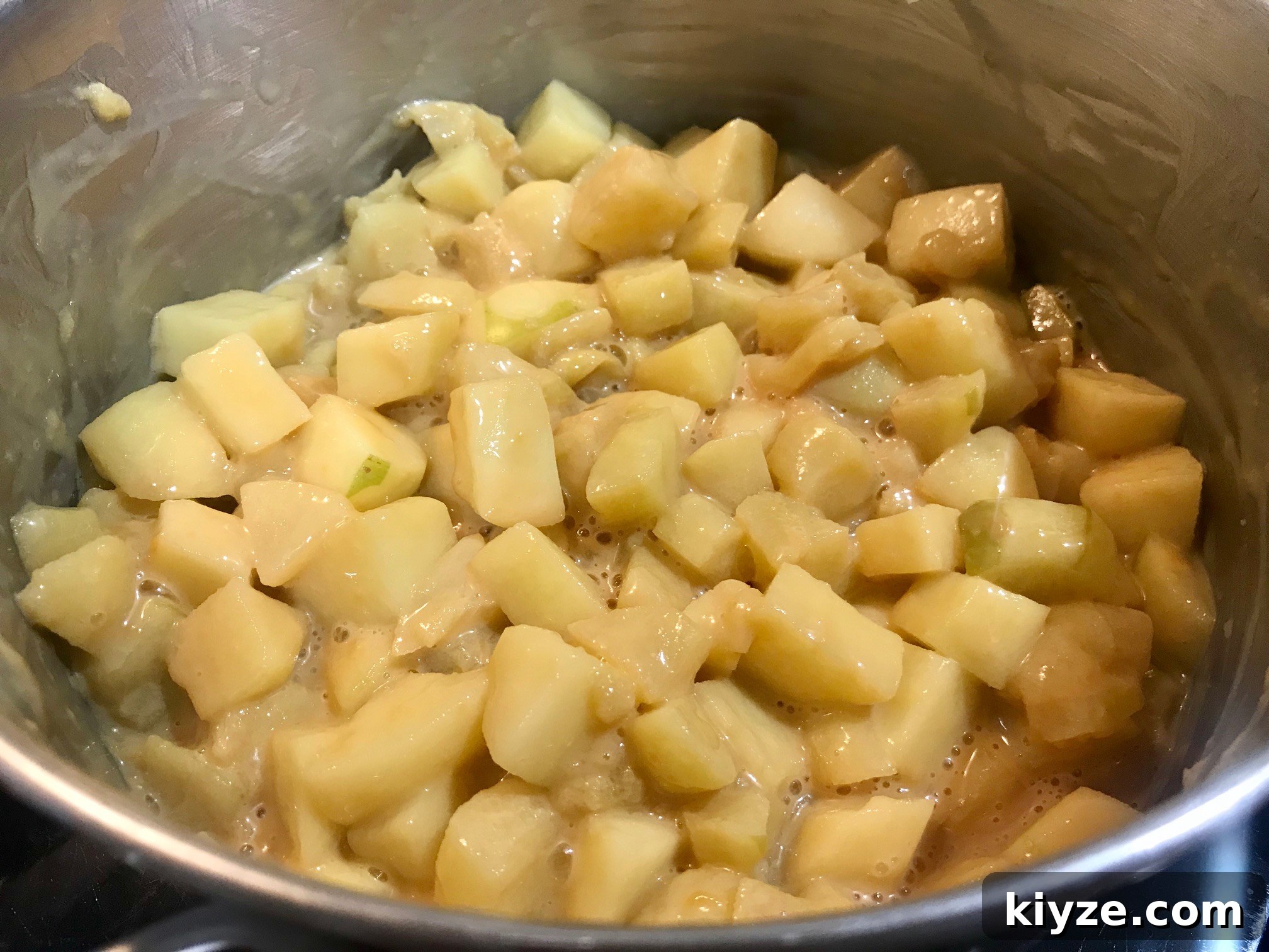 Irresistible Caramel Apple Crumble Recipe for Fall Baking 3 Caramel Apple Crumble