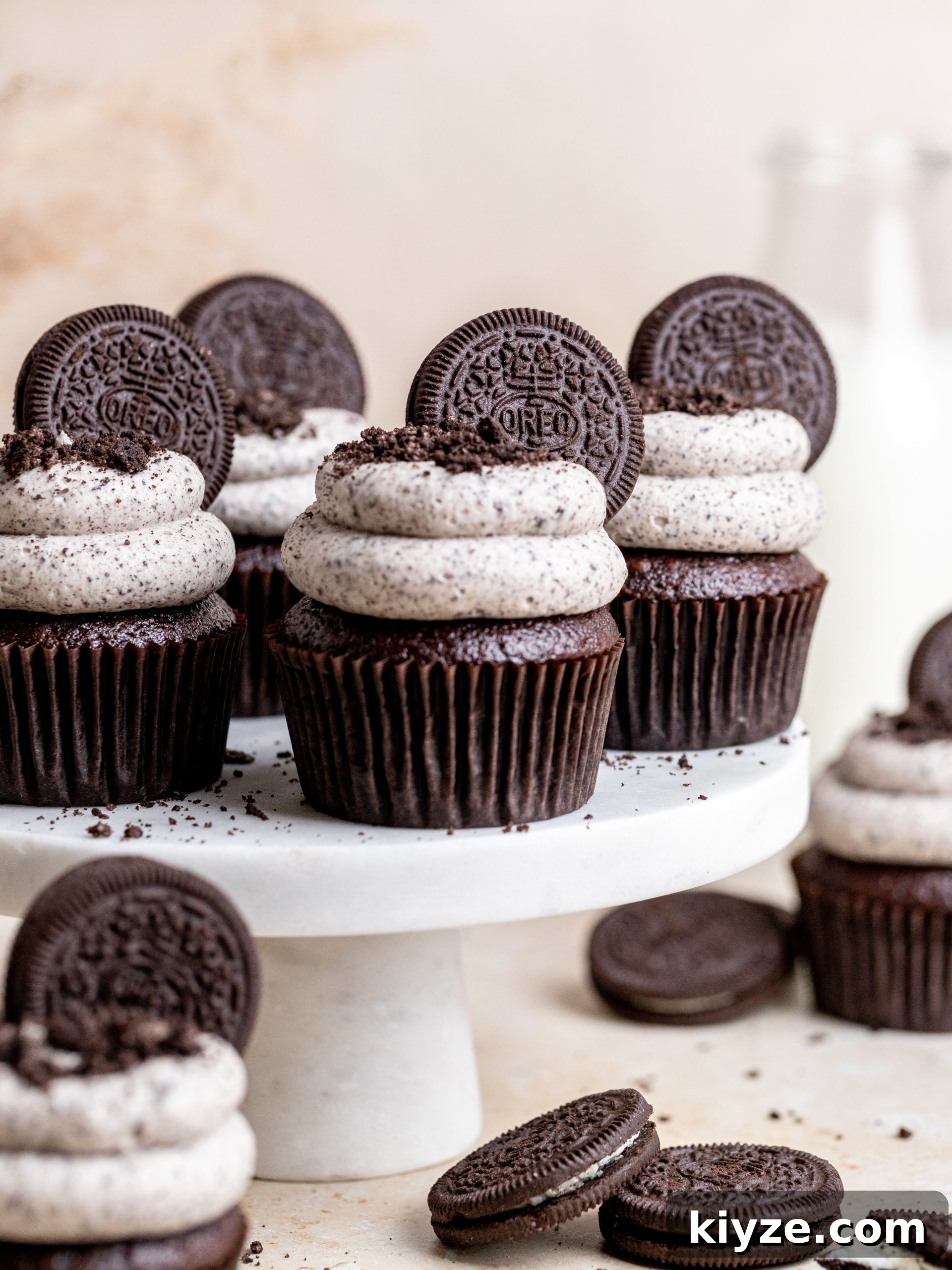 Oreo Cheesecake Cupcakes with Creamy Cookies and Cream Filling 2 Oreo Cupcakes