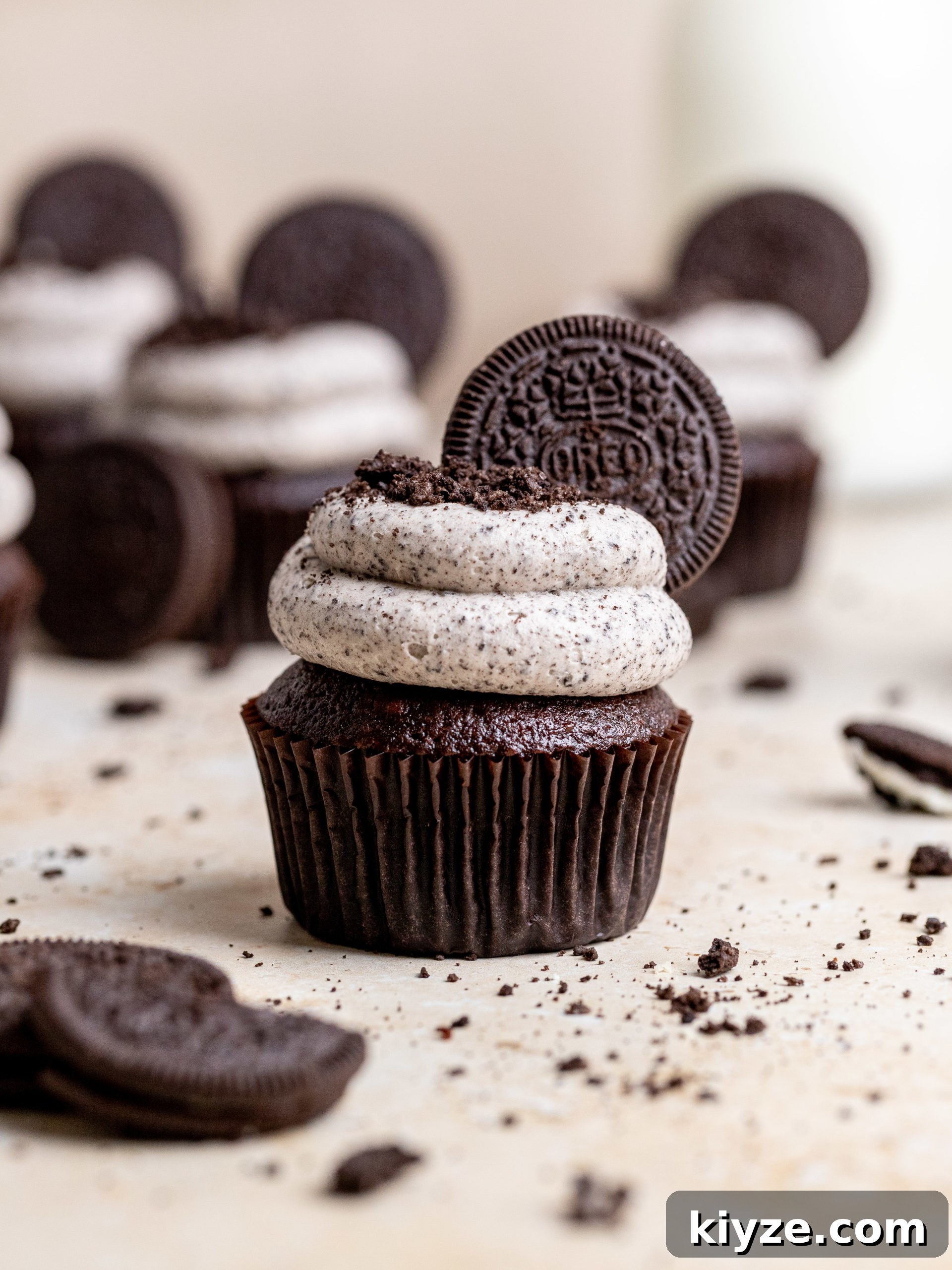 Oreo Cheesecake Cupcakes with Creamy Cookies and Cream Filling 7 Oreo cupcake cross section