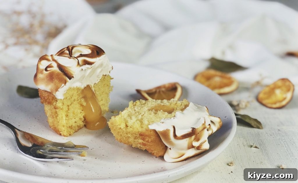 Marshmallow Meringue Frosting: Fluffy, Glossy Icing Recipe 4 img 1192 3