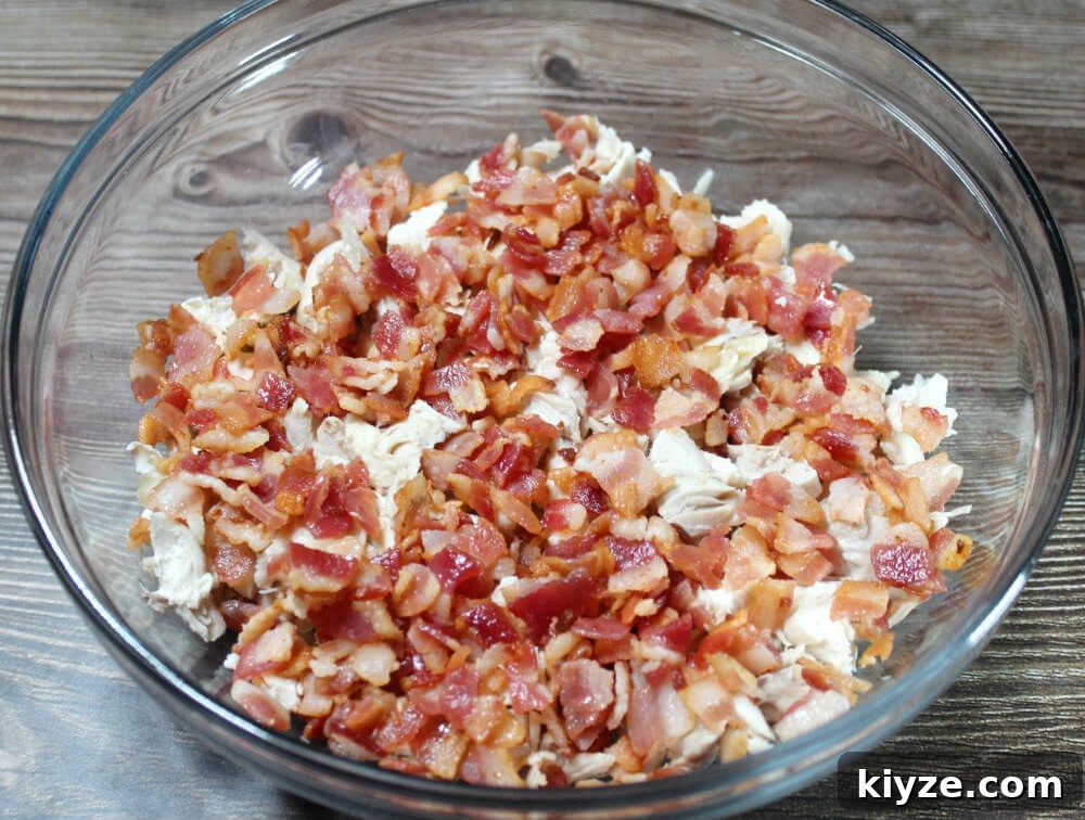 Keto Chicken Salad with Crispy Bacon and Creamy Avocado 3 Chicken Salad with Bacon-Keto2