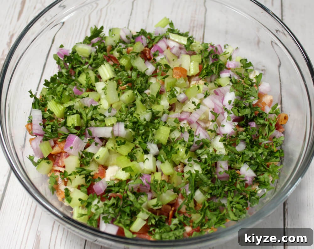 Keto Chicken Salad with Crispy Bacon and Creamy Avocado 4 Chicken Salad with Bacon-Keto3
