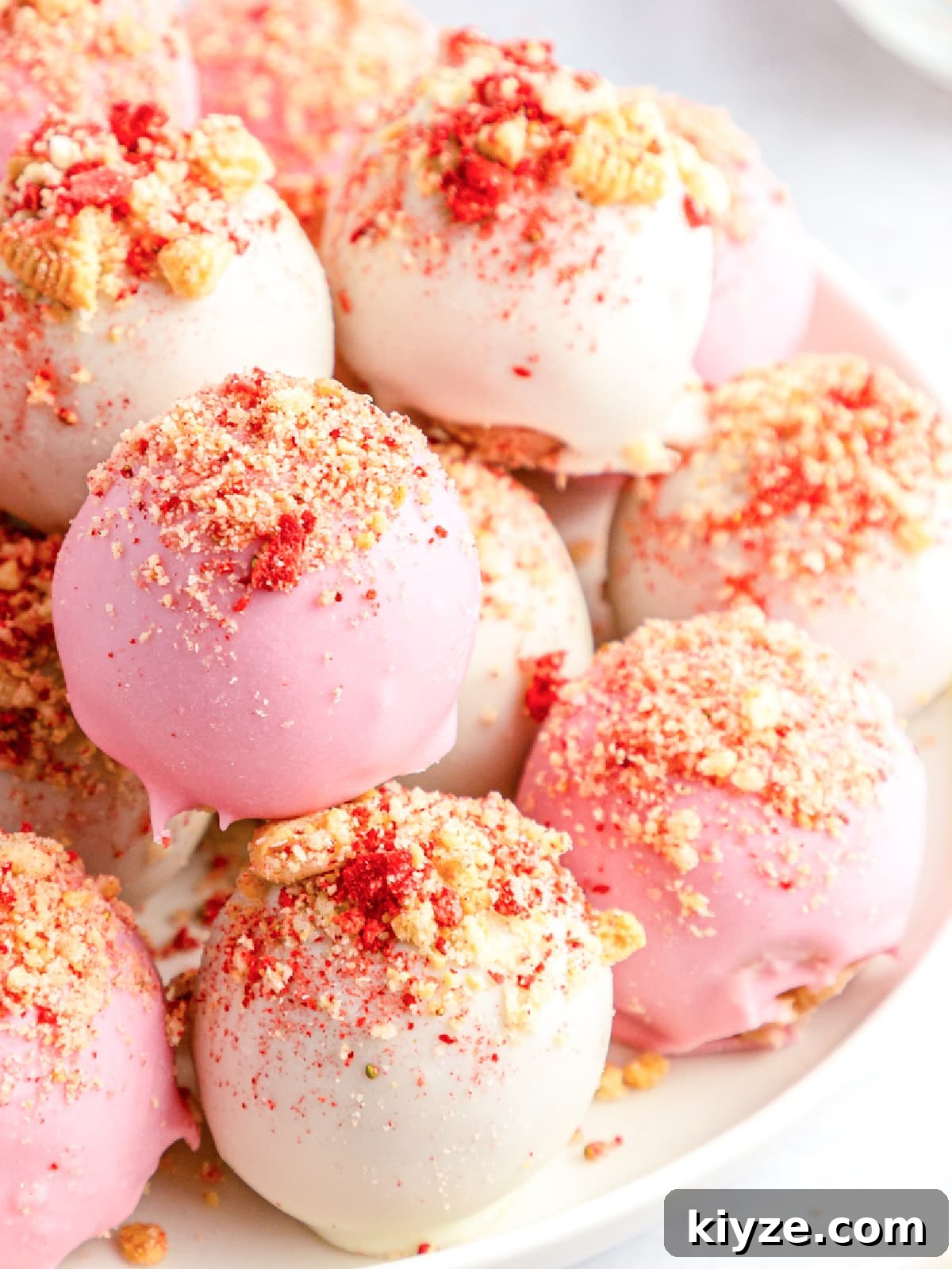 Strawberry Crunch Topping Recipe for Desserts and Yogurt 7 strawberry crunch topping on cookie balls