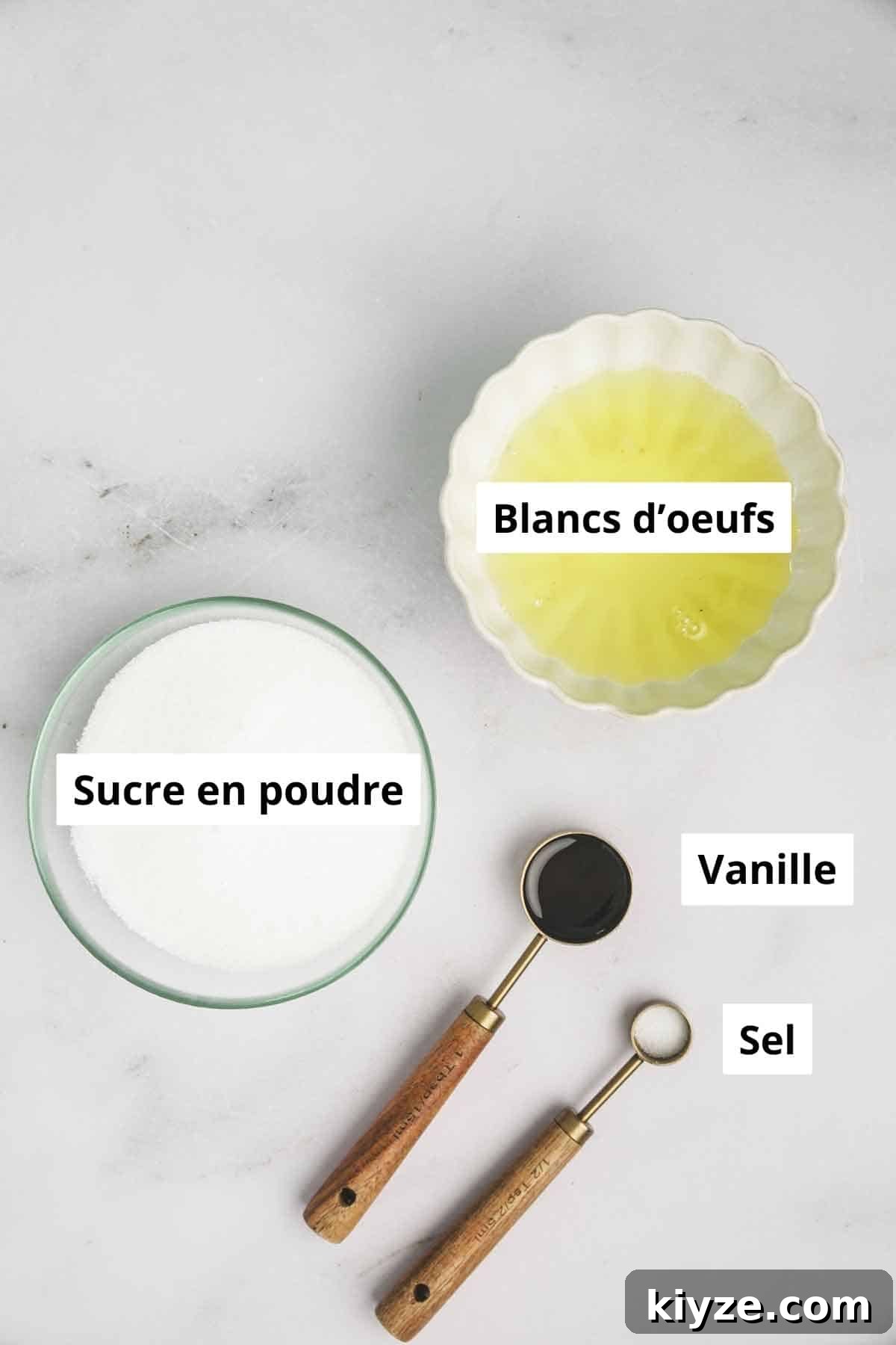 Swiss Meringue Recipe: Smooth, Glossy Meringue for Cakes and Frosting 3 Bols avec des ingredients